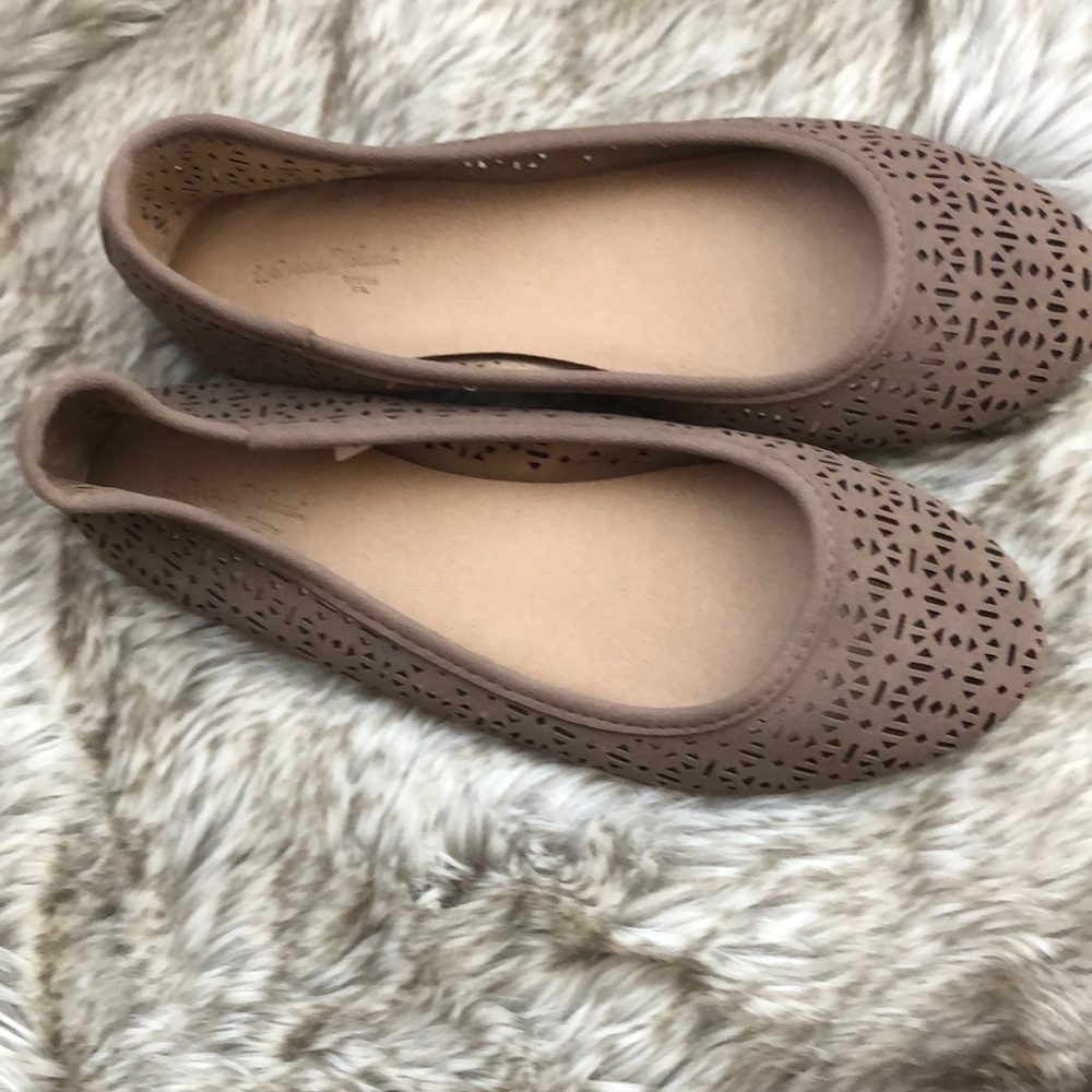 Size 6 1/2 universal thread flats